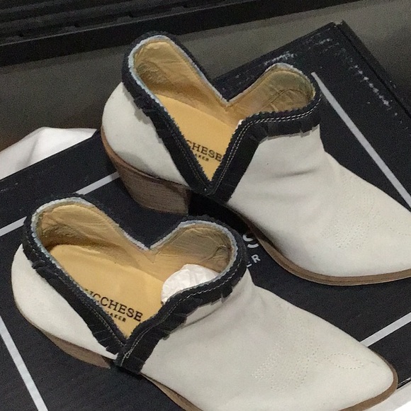 Lucchese bone suede shoo tie ankle boot size 6B - Picture 4 of 5